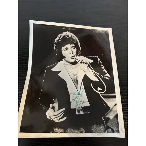 TOM JONES SIGNED AUTOGRAPH PHOTO, 8X10, free shipping VINTAGE FROM 1960’s - Picture 1 of 1